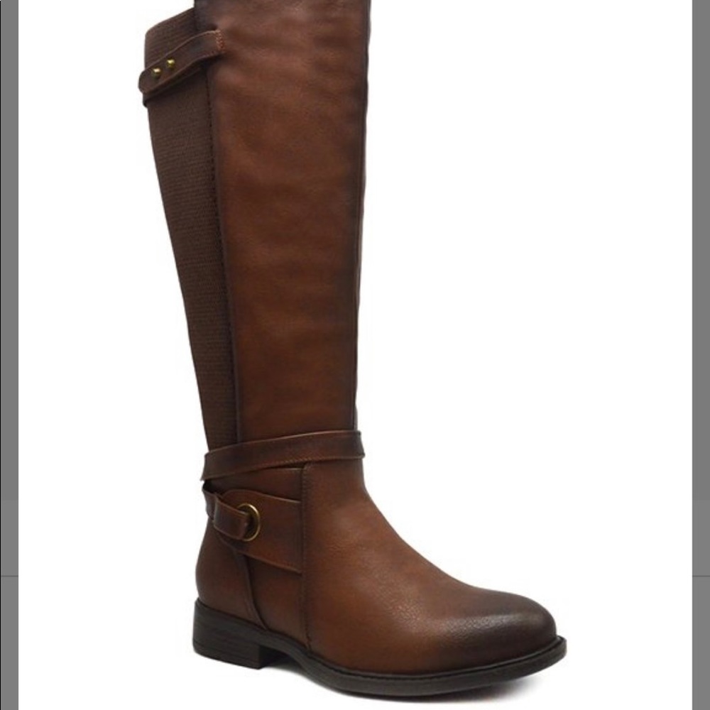 Women’s wide calf boots size 10